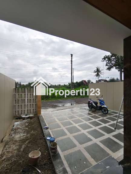 Rumah Modern dekat Pasar Gentan di Jl Kaliurang km 10 - 2