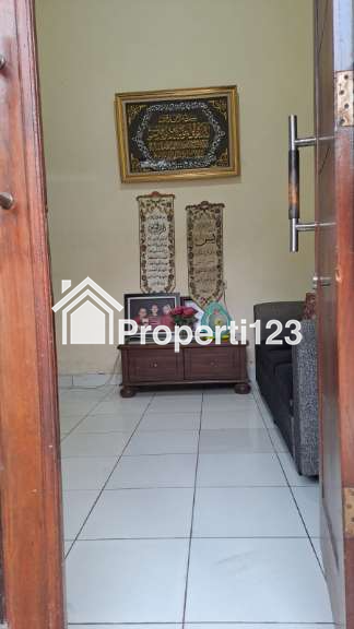 Rumah second terawat di Tanah Baru Depok - 10