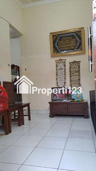 Rumah second terawat di Tanah Baru Depok - 4