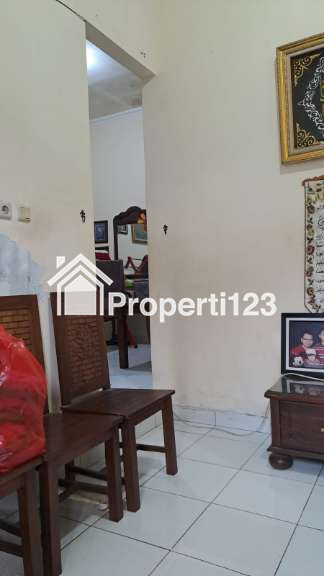 Rumah second terawat di Tanah Baru Depok - 3