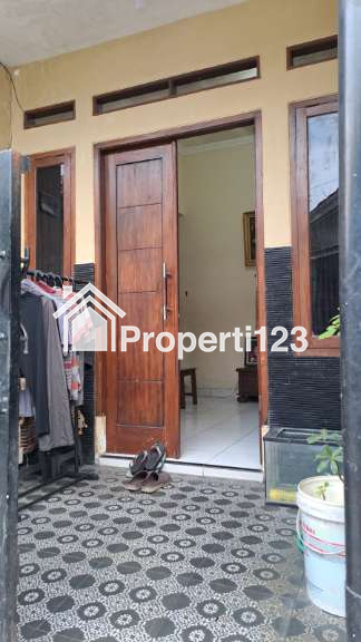 Rumah second terawat di Tanah Baru Depok - 2