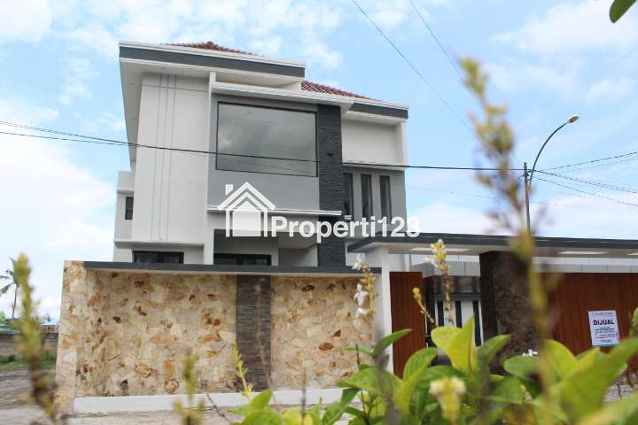 (BWI AI.021) Rumah Strategis di Perum Diamond Residence, Kel. Kebalenan, Kec. Banyuwangi, Kab. Banyuwangi - 1