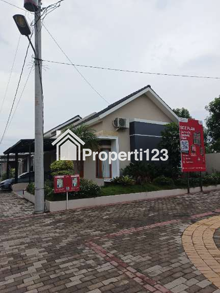 Sapphire Aesthetic Slawi—free kanopi, carport, tembok keliling - 1