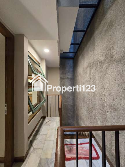 Rumah baru design modern natural tropis di Cipinang Rawamangun Jaktim - 8