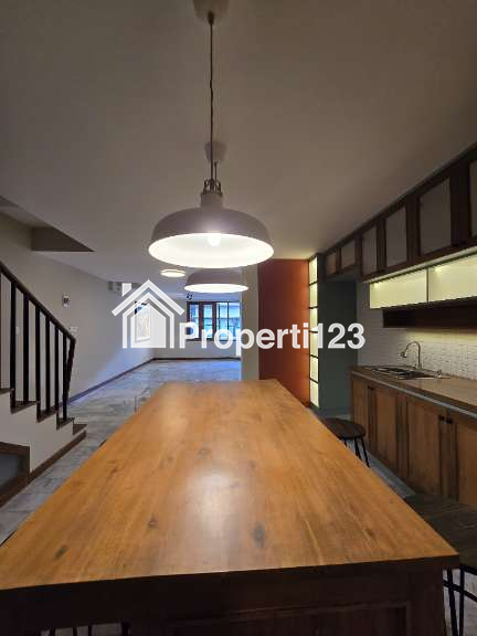 Rumah baru design modern natural tropis di Cipinang Rawamangun Jaktim - 7