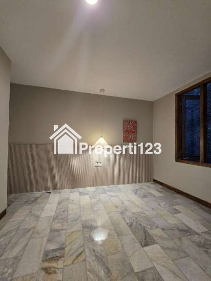 Rumah baru design modern natural tropis di Cipinang Rawamangun Jaktim - 2