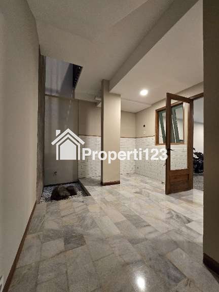 Rumah baru design modern natural tropis di Cipinang Rawamangun Jaktim - 10