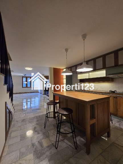 Rumah baru design modern natural tropis di Cipinang Rawamangun Jaktim - 9