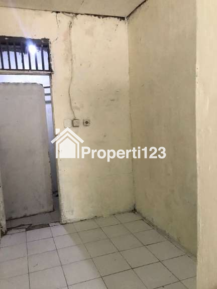 Rumah kontrakan 4 pintu di Beji Depok - 4