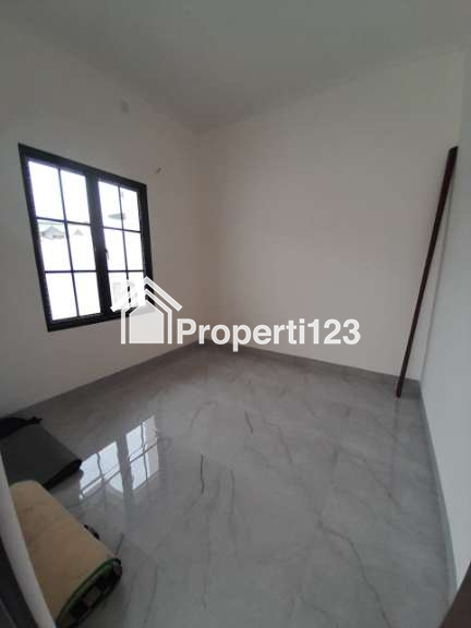 Rumah baru dalam komplek Jatiwaringin Pondok Gede Bekasi - 9
