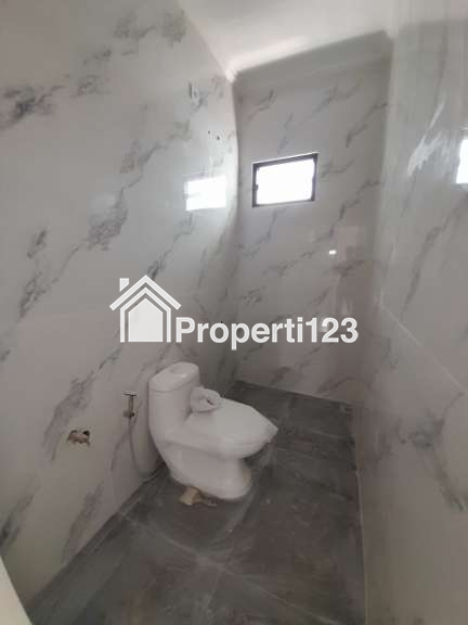 Rumah baru dalam komplek Jatiwaringin Pondok Gede Bekasi - 7