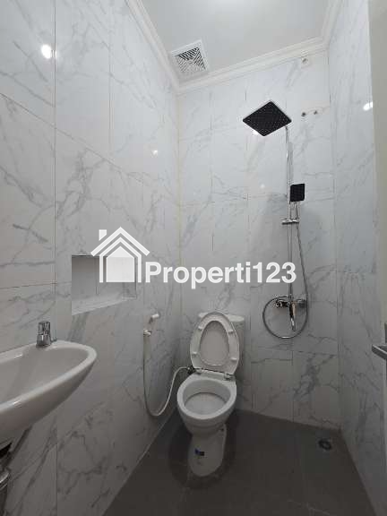 Rumah baru 2 lantai di Komplek Kav DKI Pondok Kelapa Jaktim - 12