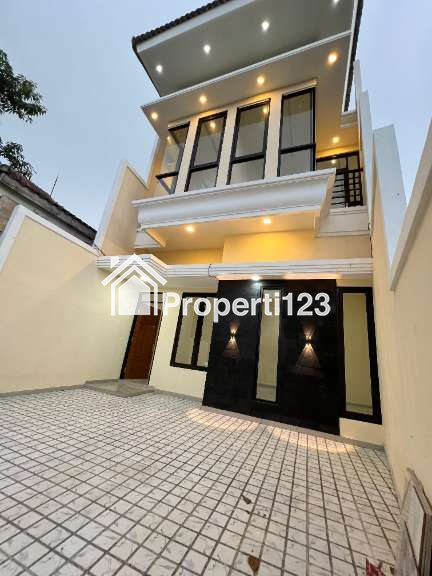 Rumah Baru Modern Perumahan Greenlake Wonorejo Rungkut Surabaya Timur - 2