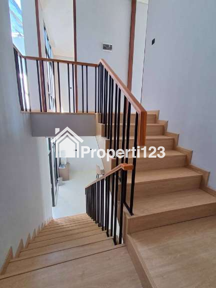 Rumah Mewah 2 Lantai timur Jl Kaliurang KM 7,5 - 5