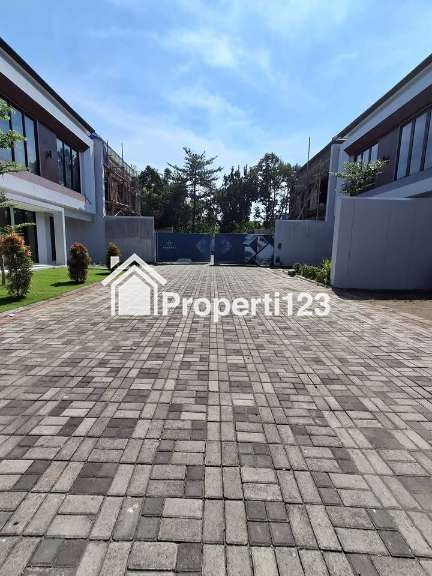 Rumah Mewah 2 Lantai timur Jl Kaliurang KM 7,5 - 3