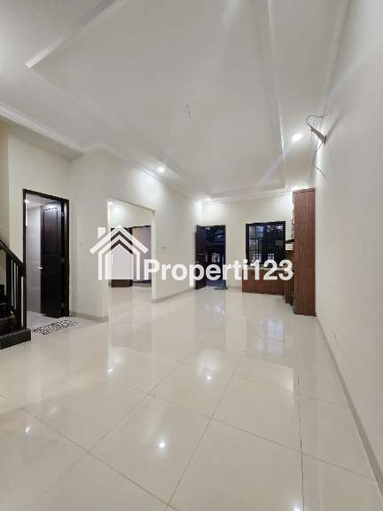 Rumah baru klasik modern non komplek di Duren Sawit Jaktim - 4