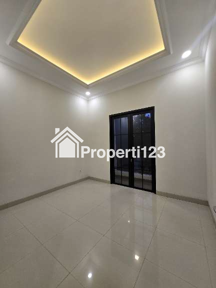 Rumah baru klasik modern non komplek di Duren Sawit Jaktim - 7