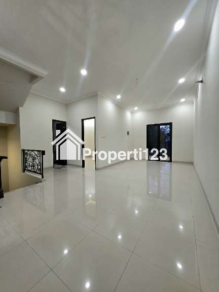Rumah baru klasik modern non komplek di Duren Sawit Jaktim - 6