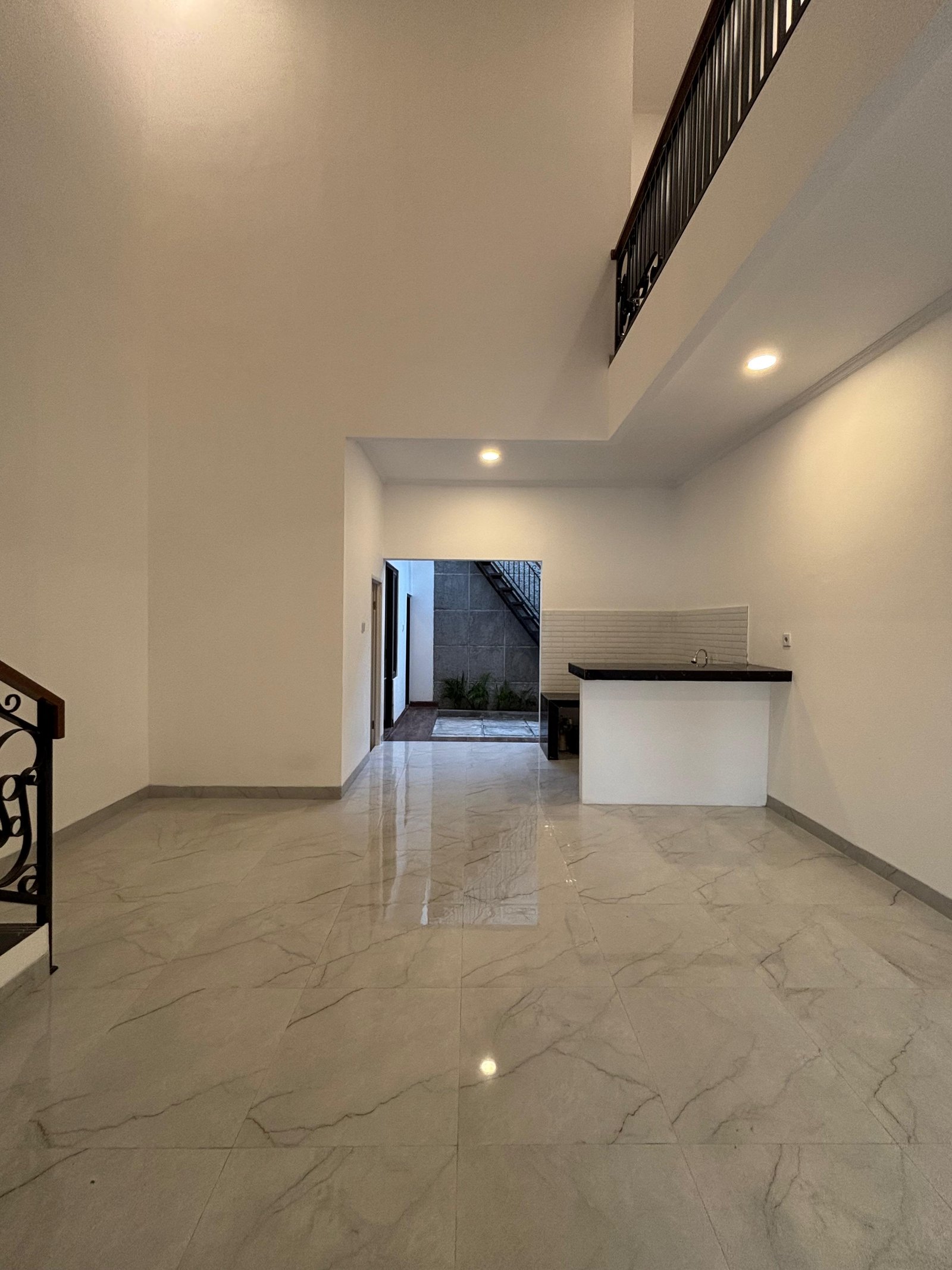 Rumah baru dalam komplek akses tol Jatiwaringin - 9