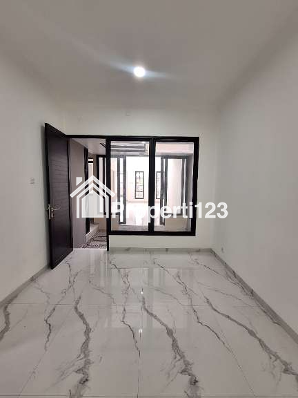 Rumah baru siap huni di Cempaka Putih Jakpus - 2