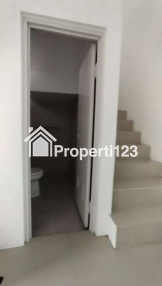 Rumah Kawasan Babatan Pantai Dekat Kampus ITS Surabaya - 1