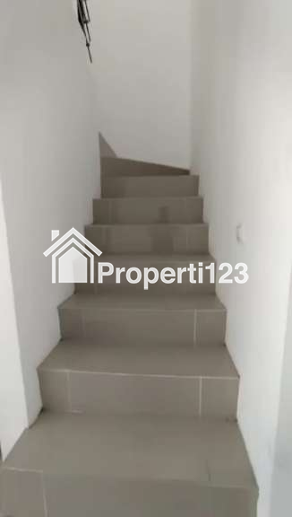 Rumah Kawasan Babatan Pantai Dekat Kampus ITS Surabaya - 4