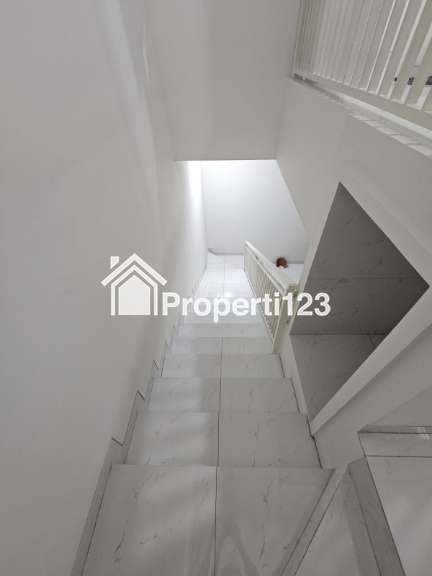 Rumah Kebraon Surabaya Barat - 9