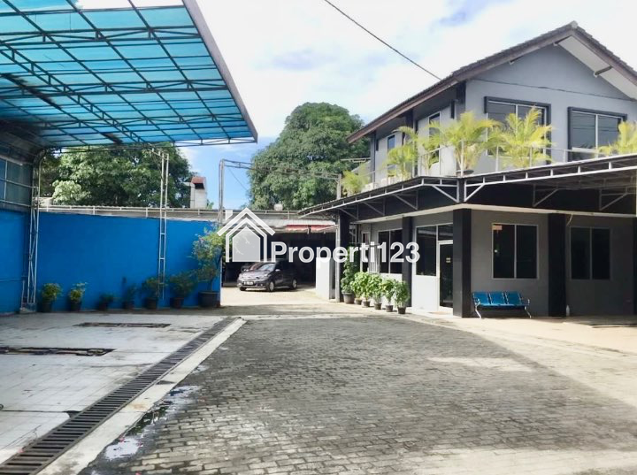 Dijual Bengkel atau Ruang Usaha Pinggir Jalan di Pekayon Bekasi - 3
