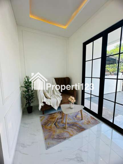 Dijual Rumah 2 Lantai dengan Fasad Klasik Modern di Nusa Loka, BSD City - 7