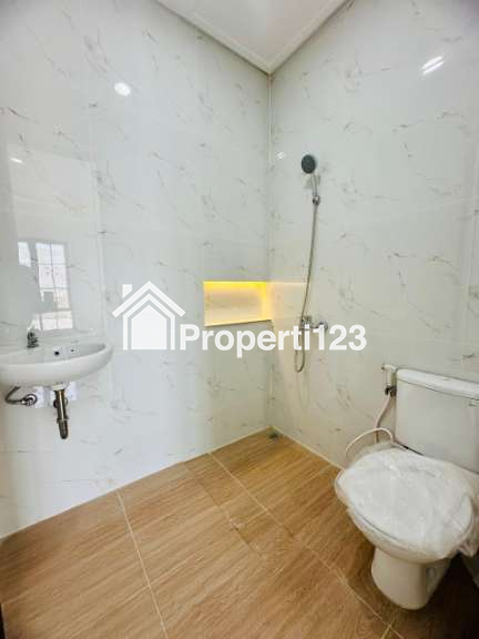 Dijual Rumah 2 Lantai dengan Fasad Klasik Modern di Nusa Loka, BSD City - 3