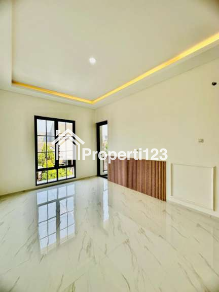 Dijual Rumah 2 Lantai dengan Fasad Klasik Modern di Nusa Loka, BSD City - 9