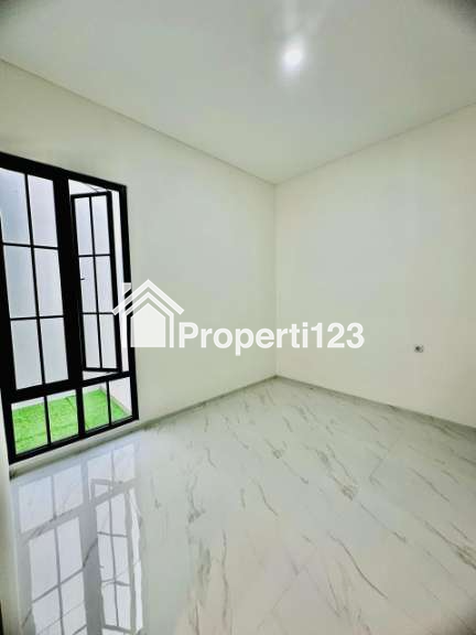 Dijual Rumah 2 Lantai dengan Fasad Klasik Modern di Nusa Loka, BSD City - 2