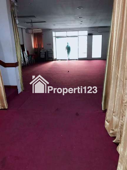 BANGUNAN DUA LANTAI EKS KANTOR TANAH 720 M2 MUKA 15 METER  SUPER STRATEGIS DI KAWASAN PERKANTORAN PERTOKOAN PENDIDIKAN  DI JL. MATRAMAN RAYA JAKARTA - 3