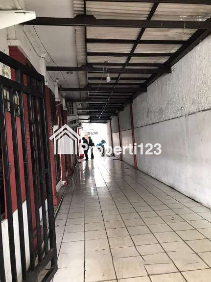 BANGUNAN DUA LANTAI EKS KANTOR TANAH 720 M2 MUKA 15 METER  SUPER STRATEGIS DI KAWASAN PERKANTORAN PERTOKOAN PENDIDIKAN  DI JL. MATRAMAN RAYA JAKARTA - 8