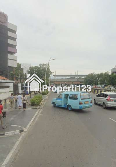 BANGUNAN DUA LANTAI EKS KANTOR TANAH 720 M2 MUKA 15 METER  SUPER STRATEGIS DI KAWASAN PERKANTORAN PERTOKOAN PENDIDIKAN  DI JL. MATRAMAN RAYA JAKARTA - 9