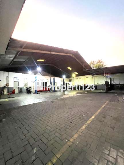 Rumah Usaha Eks Showroom Bengkel Resmi Raya HR Muhammad - 2