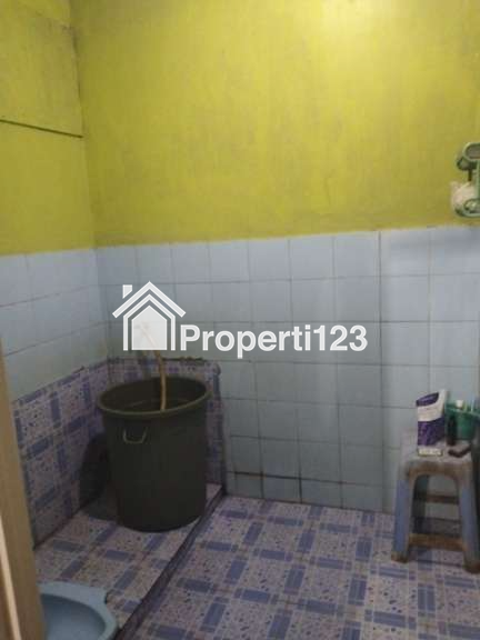 Rumah Strategis Jalan Raya Utama - 8