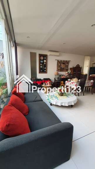 Jual Rumah Pakuwon Indah Surabaya Barat Siap Huni 2 Lantai - 2