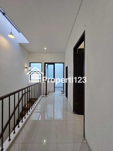 Rumah modern strategis dalam komplek di Rawamangun Jaktim - 9