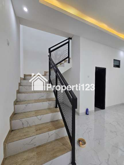 Rumah baru dalam komplek one gate di Cipinang Jaya Jaktim - 6