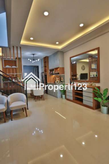 Turun harga rumah 2,5 lantai di area Pondok Indah Jaksel - 7