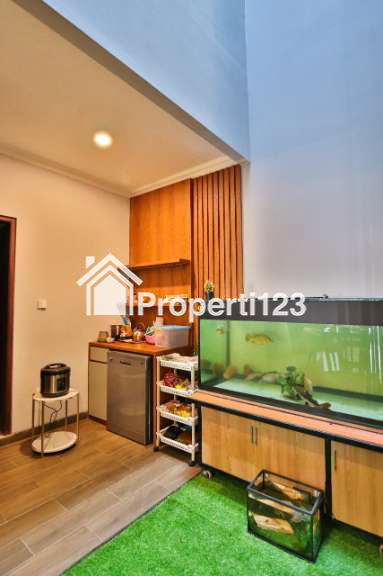 Turun harga rumah 2,5 lantai di area Pondok Indah Jaksel - 6