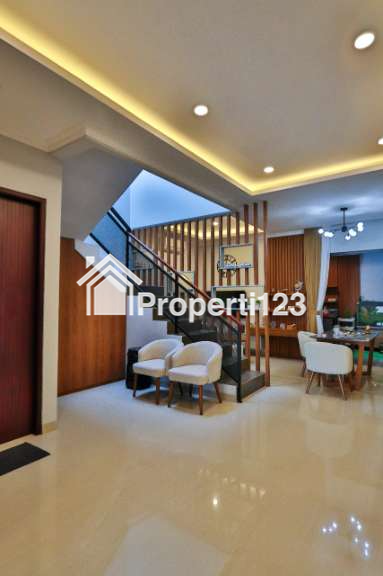 Turun harga rumah 2,5 lantai di area Pondok Indah Jaksel - 9