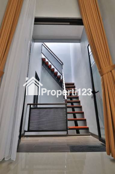 Turun harga rumah 2,5 lantai di area Pondok Indah Jaksel - 12