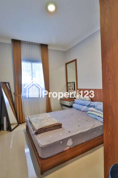 Turun harga rumah 2,5 lantai di area Pondok Indah Jaksel - 11