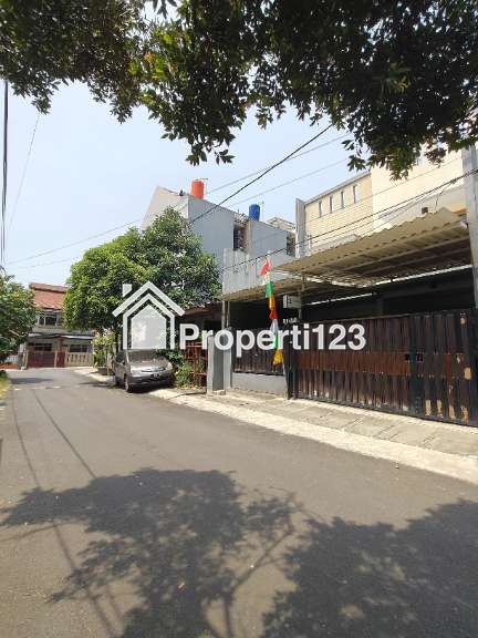 Turun harga rumah second di Bendungan Hilir Jakpus - 2