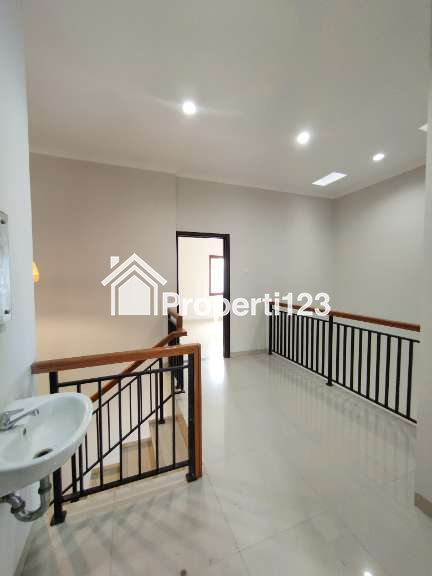 Rumah baru full renovasi lokasi strategis di Pondok Kelapa Jaktim - 11