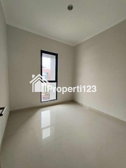 Rumah baru full renovasi lokasi strategis di Pondok Kelapa Jaktim - 12