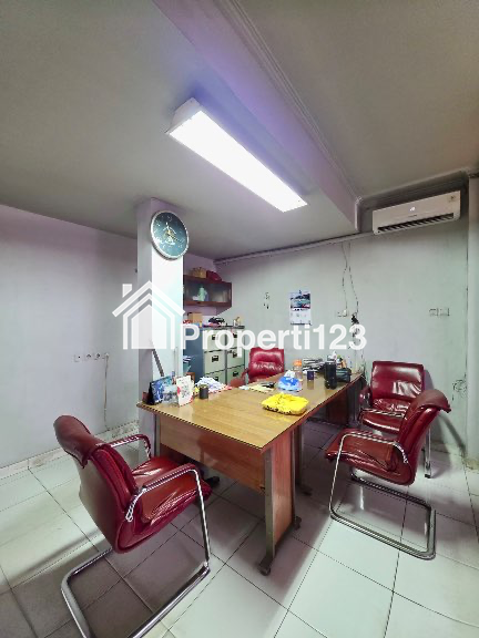 Ruko Showroom Pinggir Jalan di Sultan Agung Bekasi - 2