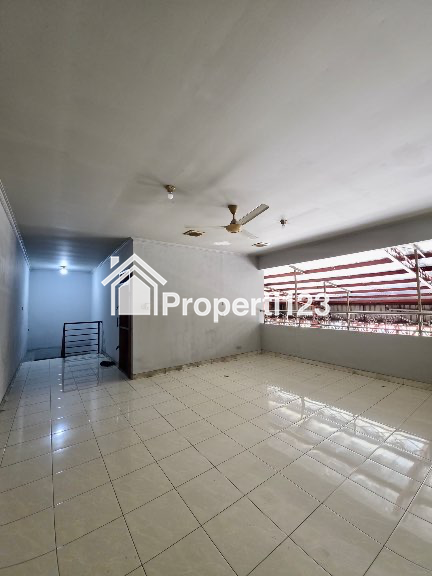 Ruko Showroom Pinggir Jalan di Sultan Agung Bekasi - 4